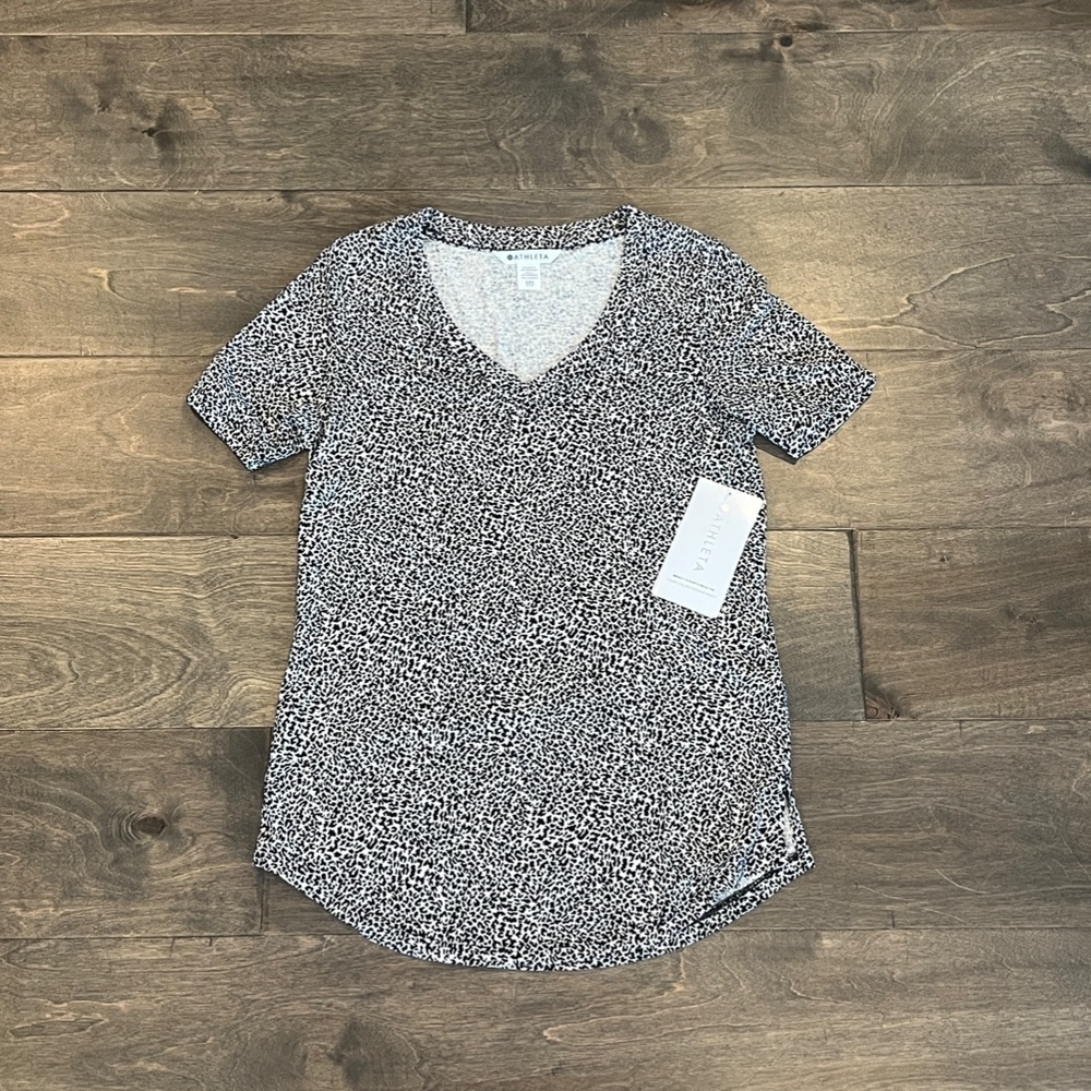 NWT ATHLETA Breezy Scoop V Neck